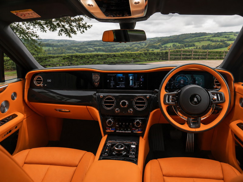 Rolls-Royce Cullinan, Warm leather theatre