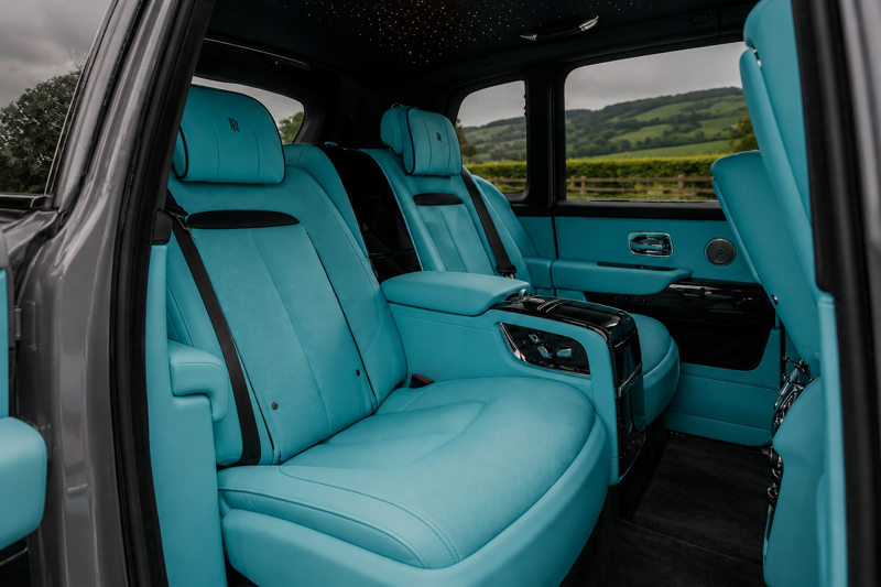 Rolls-Royce Cullinan, Elevated conversation